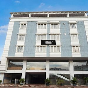 Super Townhouse Mg Road Trivandrum Formerly Nandanam Park